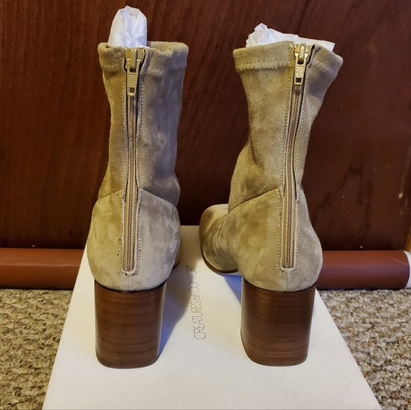 NIB CREATURES OF COMFORT Dalia Square Toe Suede Mid-Heel Beige Booties sz 39.5 - Picture 7 of 13